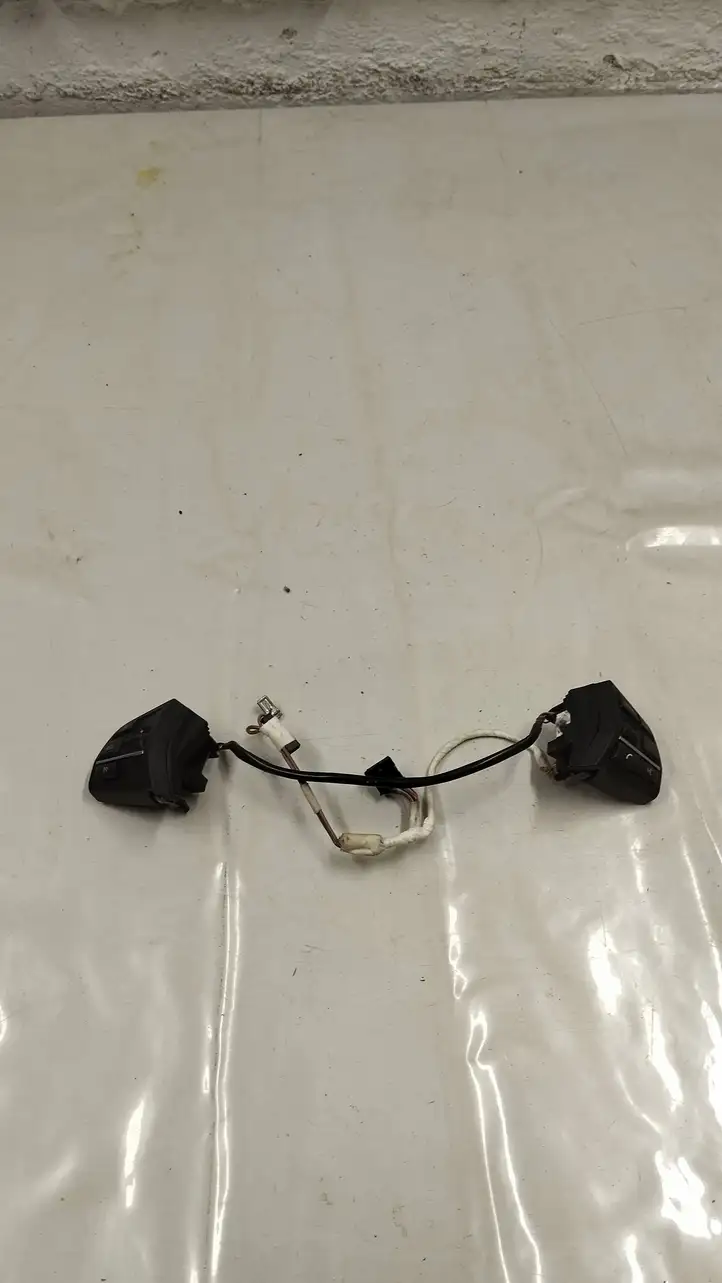 BMW 5 F10 F11 (2009 - 2016) 9229484 Кнопки на рулевом колесе — фото 1