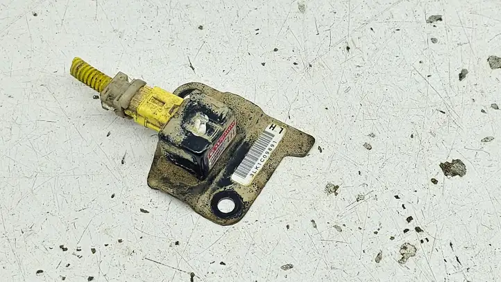 Subaru Legacy (1999 - 2003) 98231AE010 Датчик удара SRS — фото 2