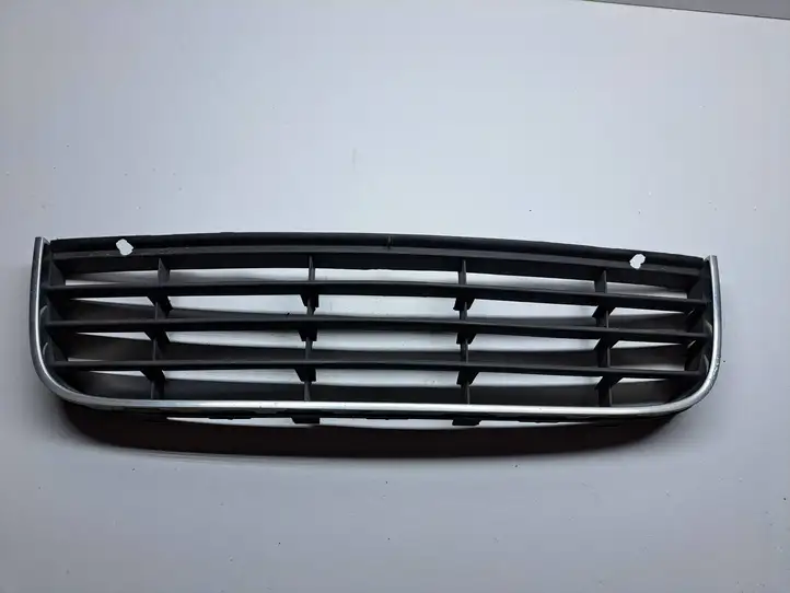 Volkswagen Jetta V (2005 - 2010) 1K0853371C Передняя решетка — фото 1