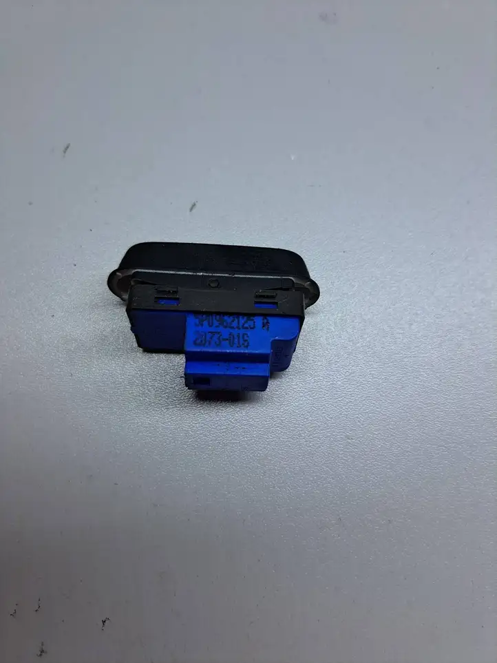 Seat Altea XL (2004 - 2015) 5P0962125a Включатель центрального замка — фото 2