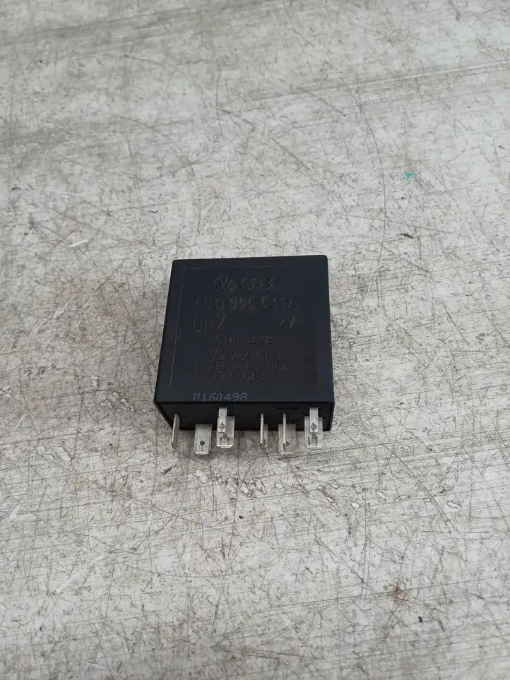 Audi A6 S6 C5 4B (1997 - 2001) 4B0955531A Реле стеклоочистителей — фото 1