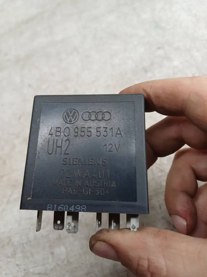 Audi A6 S6 C5 4B (1997 - 2001) 4B0955531A Реле стеклоочистителей — фото 4