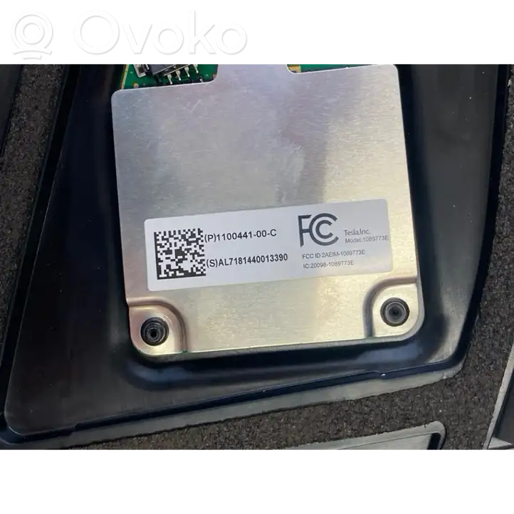 Tesla Model 3 (2017 - 2023) 110044100C Прочая отделка передней двери — фото 6