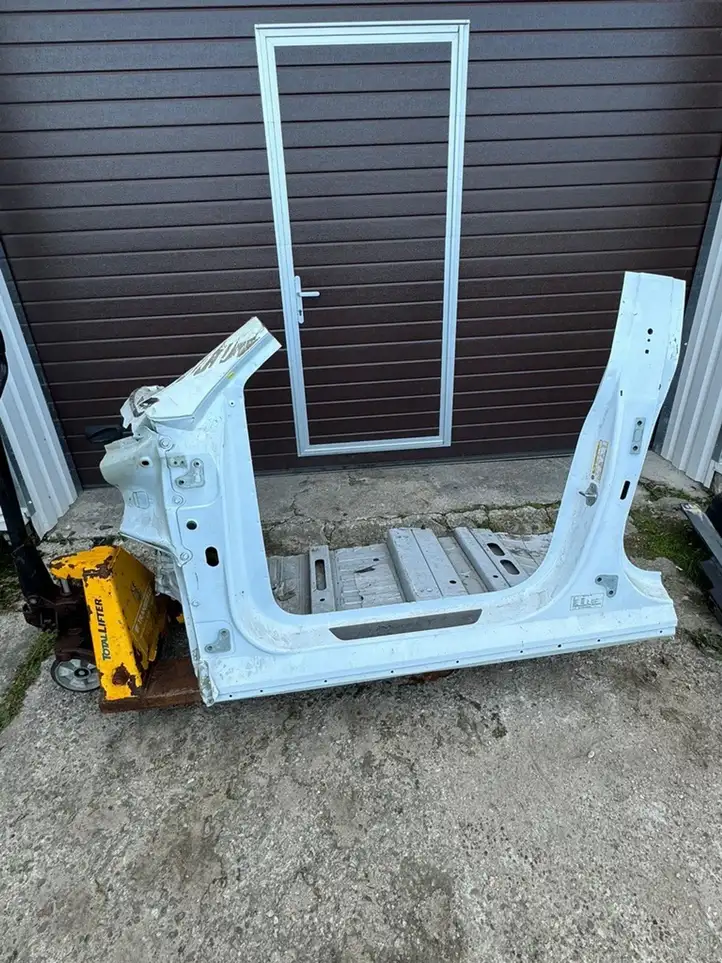 Tesla Model Y (2019 - 2024) Передний порог кузова — фото 2