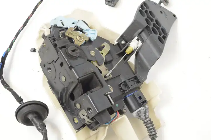 Porsche Cayenne (9PA) (2002 - 2010) 7L0837867 Замок задней двери — фото 3