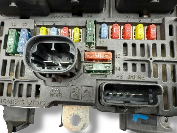 Citroen C4 (2004 - 2008)  9658539680 Блок предохранителей
