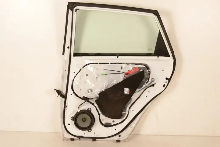 Toyota Auris E180 (2012 - 2018) Задняя дверь — фото 3