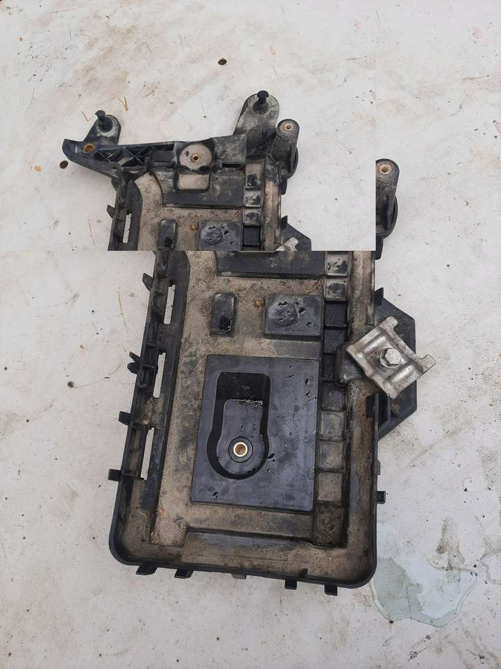 Volkswagen PASSAT B6 (2005 - 2010)  1K0915333C Держатель аккумулятора