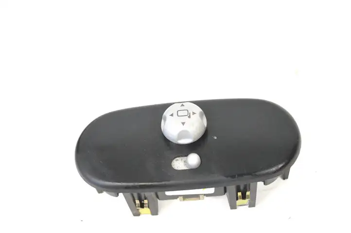 Mini One Cooper Cabrio R52 (2003 - 2008) 03216100 Кнопка фаркопа в багажнике — фото 2