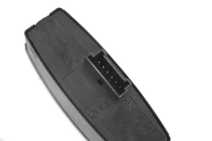 BMW 1 E81 E87 (2004 - 2011) 6945903 Кнопка фаркопа в багажнике — фото 4