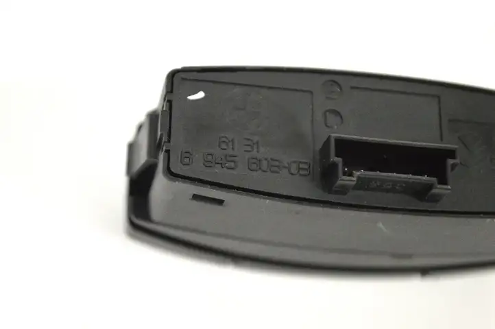 BMW 1 E81 E87 (2004 - 2011) 6945903 Кнопка фаркопа в багажнике — фото 5