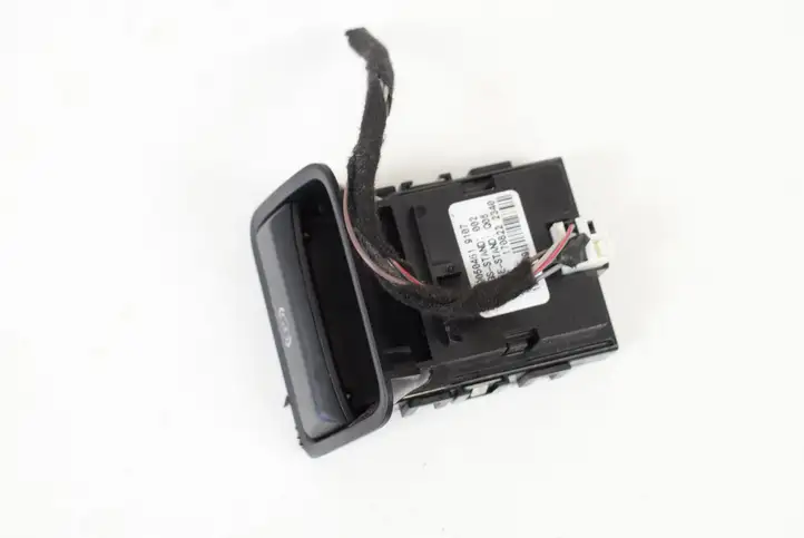Mercedes-Benz Vito Viano W639 (2003 - 2010) A2469050451 Кнопка ручного тормоза — фото 2