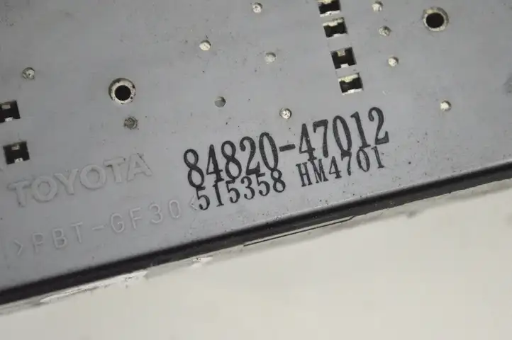 Toyota Prius (NHW20) (2003 - 2009) 8482047012 Блок кнопок стеклоподъемников — фото 5