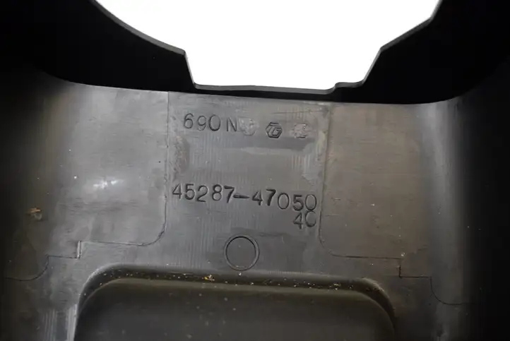 Toyota Prius (NHW20) (2003 - 2009) 4528747050 Обшивка рулевой колонки — фото 5