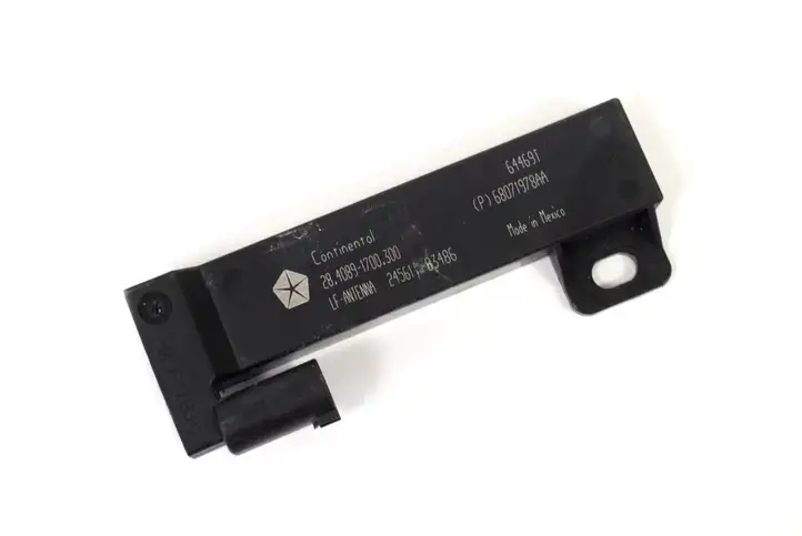 Maserati Levante (2017 - ) P680071978AA GPS антенна — фото 1