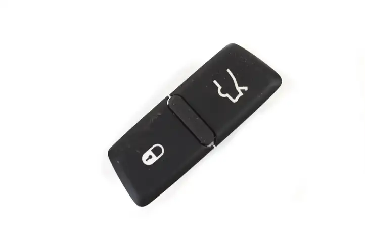 Maserati Levante (2017 - ) 670060550 Кнопка фаркопа в багажнике — фото 1