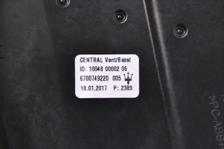Maserati Levante (2017 - ) 6700749220 Воздушная решетка панели — фото 5