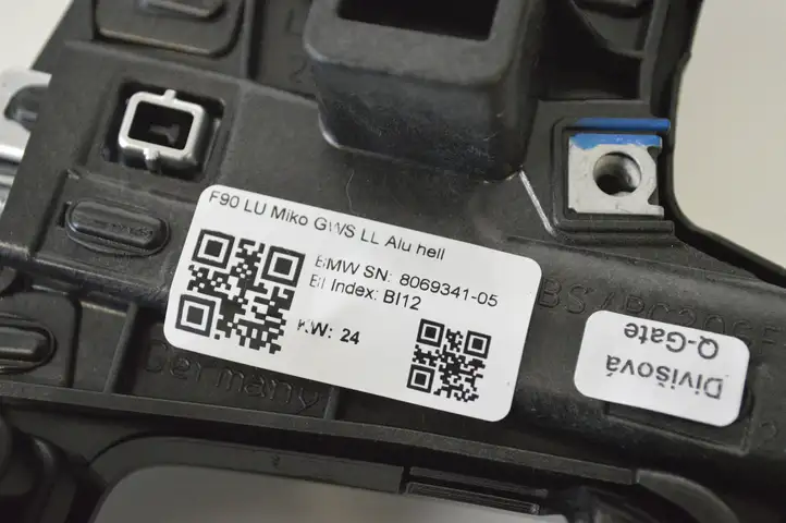 BMW 5 G30 G31 (2016 - ) 8069341 Другая деталь консоли (туннеля) — фото 5