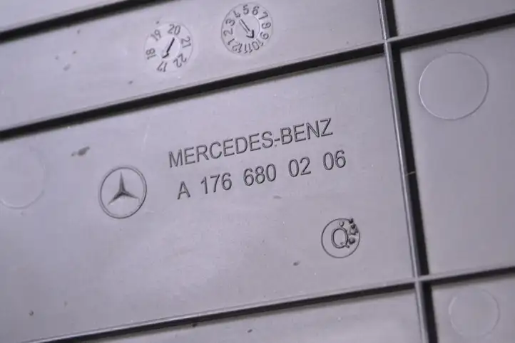 Mercedes-Benz GLA W156 (2013 - 2017) A1766800206 Нижняя отделка панели приборов — фото 5