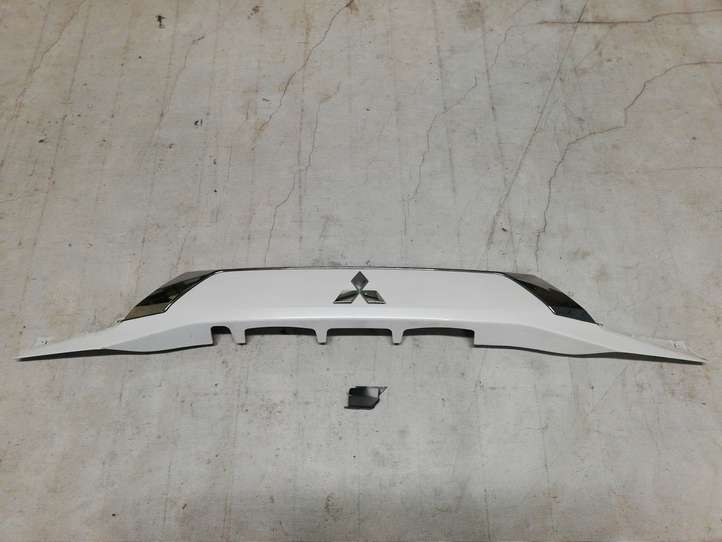 Mitsubishi Outlander (2018 - 2021)  5817A265 Освещение номера