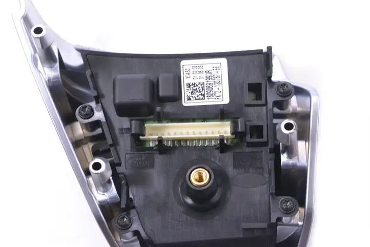 Land Rover Discovery Sport (2014 - 2019) FK7213D767EE Кнопка фаркопа в багажнике — фото 4