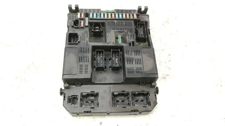 Peugeot 307 (2001 - 2005)  9644098180 Блок предохранителей