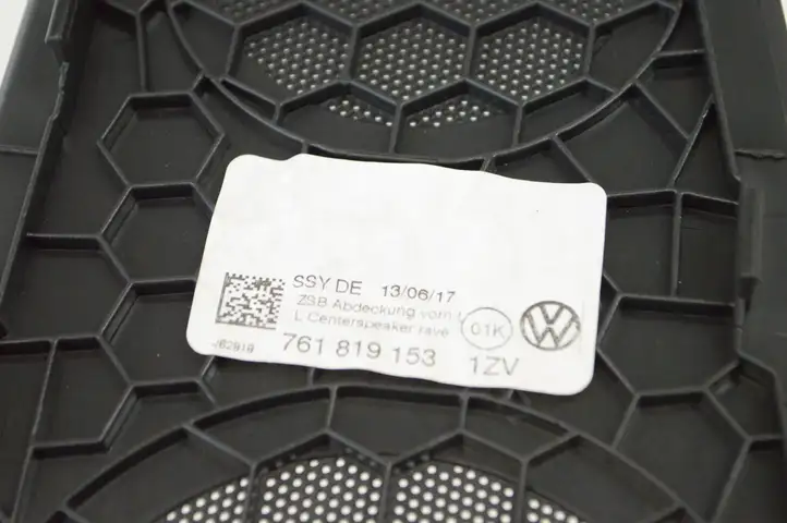 Volkswagen Touareg III (2018 - ) 761819153 Накладка центрального динамика — фото 5