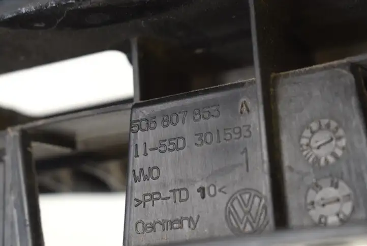 Volkswagen Golf VII (2013 - 2019) 5Q6807863 Кронштейн заднего бампера — фото 5