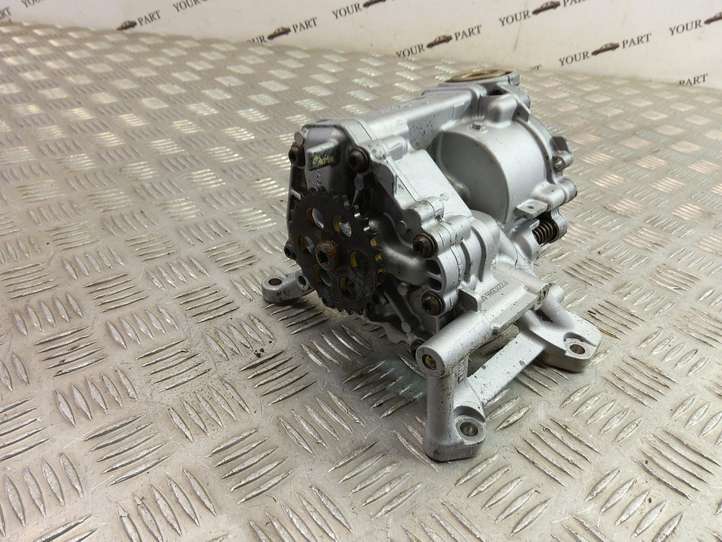 BMW X1 F48 F49 (2015 - 2022)  8631810 Масляный насос