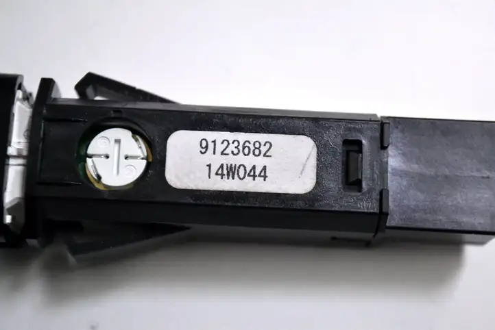 Volvo XC90 (2006 - 2014) 9123682 Включатель аварийных фонарей — фото 5