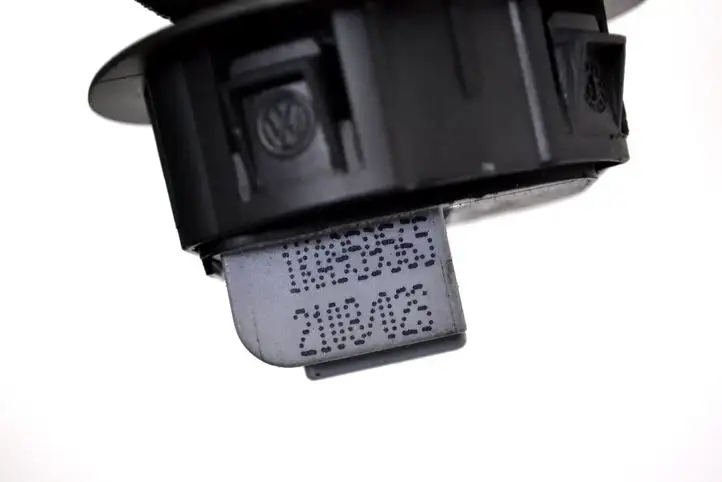 Volkswagen Scirocco (2008 - 2014) 1KA959565 Кнопка фаркопа в багажнике — фото 5