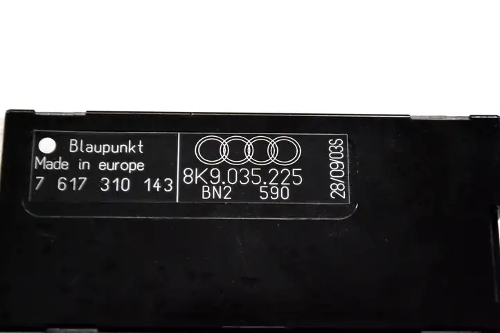 Audi A4 S4 B8 8K (2007 - 2011) 8K9035225 Усилитель антенны — фото 3