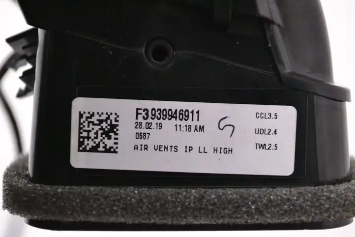 BMW X6M G06 F96 (2019 - ) 9399469 Воздушная решетка панели — фото 5
