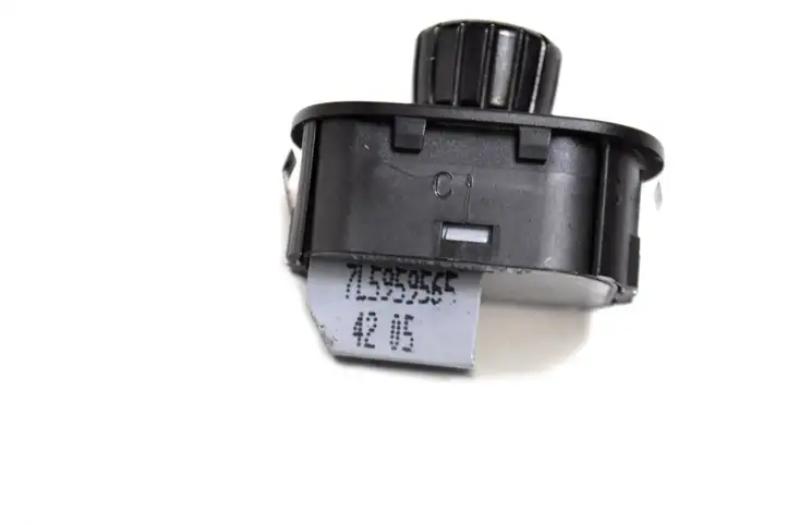 Porsche Cayenne (9PA) (2002 - 2010) 7L5959565 Кнопка фаркопа в багажнике — фото 5