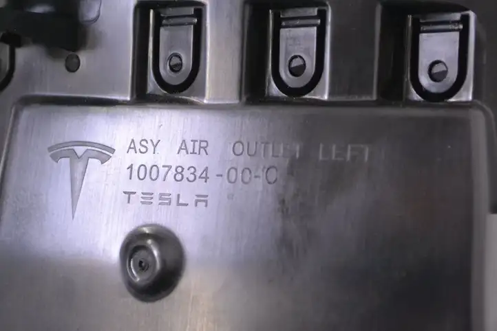 Tesla Model S (2012 - 2016) 100783400C Воздушная решетка панели — фото 5