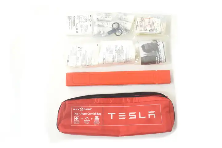 Tesla Model S (2012 - 2016) Автомобильная аптечка — фото 3