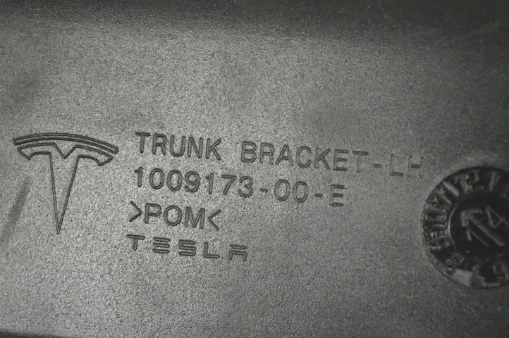 Tesla Model S (2012 - 2016) 100917300E Задняя боковая обшивка салона — фото 4