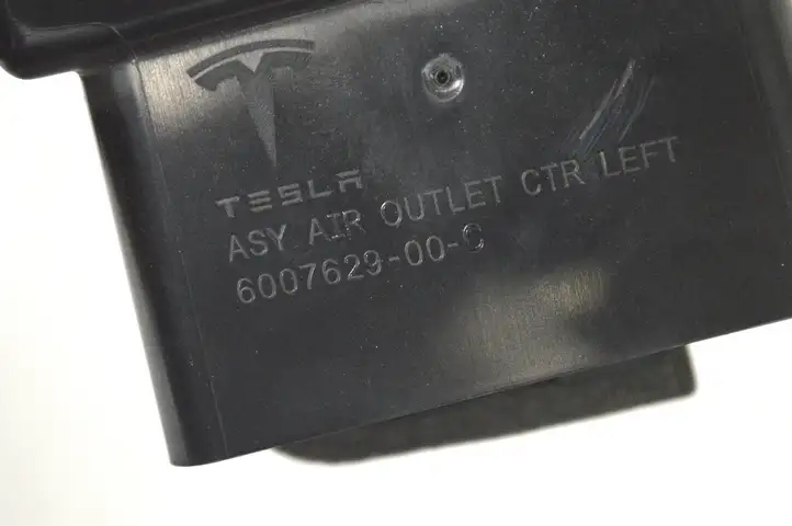 Tesla Model S (2012 - 2016) 600762900C Воздушная решетка панели — фото 5