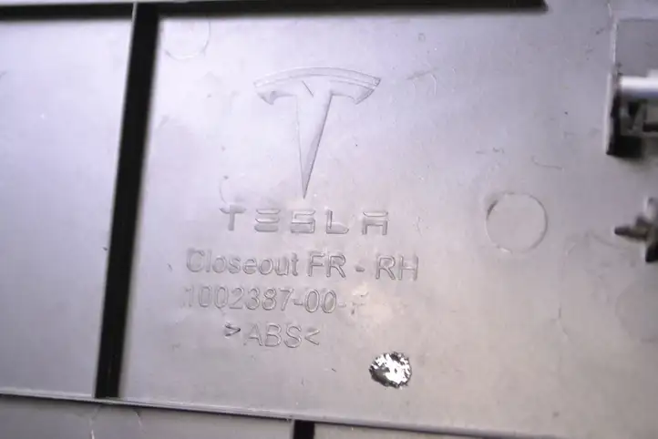 Tesla Model S (2012 - 2016) 100238700F Другая деталь консоли (туннеля) — фото 5