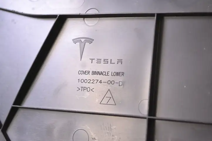 Tesla Model S (2012 - 2016) 100227400D Прочие детали салона — фото 5