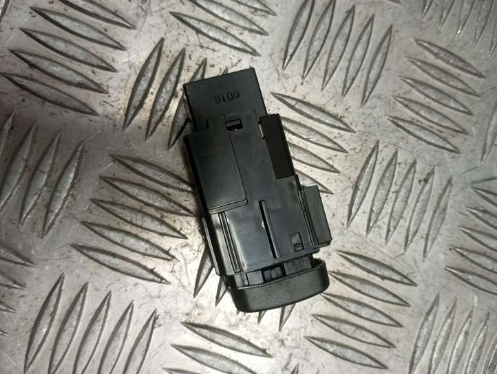 Toyota Yaris (1999 - 2003)  F10CS24A Включатель противотуманных фар