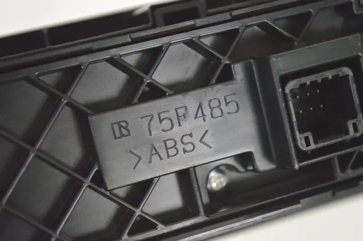 Lexus GS 250 300 350 300h 450h (2015 - 2020) 75F485 Включатель обогрева — фото 5