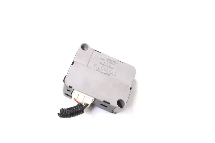 Toyota RAV 4 (XA20) (2000 - 2005) 859200W010 Кнопка фаркопа в багажнике — фото 3