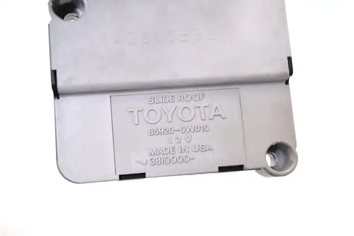 Toyota RAV 4 (XA20) (2000 - 2005) 859200W010 Кнопка фаркопа в багажнике — фото 4