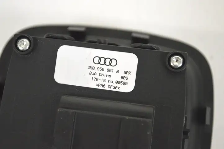 Audi Q7 4M (2015 - ) 4M0959861B Кнопка фаркопа в багажнике — фото 5