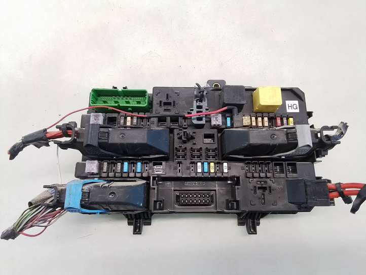 Opel Zafira (2003 - 2006)  13206759 Блок предохранителей