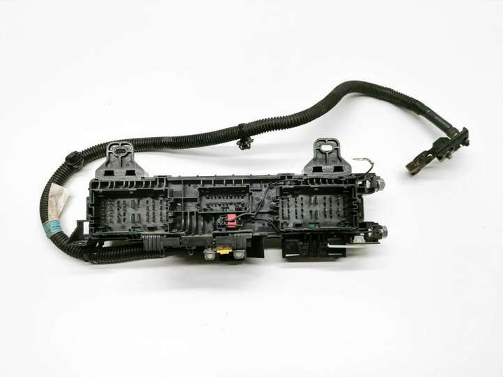 Tesla Model S (2016 - 2021)  1034405-00-D Блок предохранителей