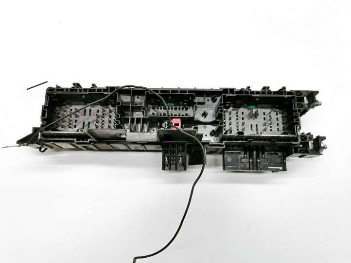 Tesla Model X (2015 - 2021)  1094405-02-D Блок предохранителей