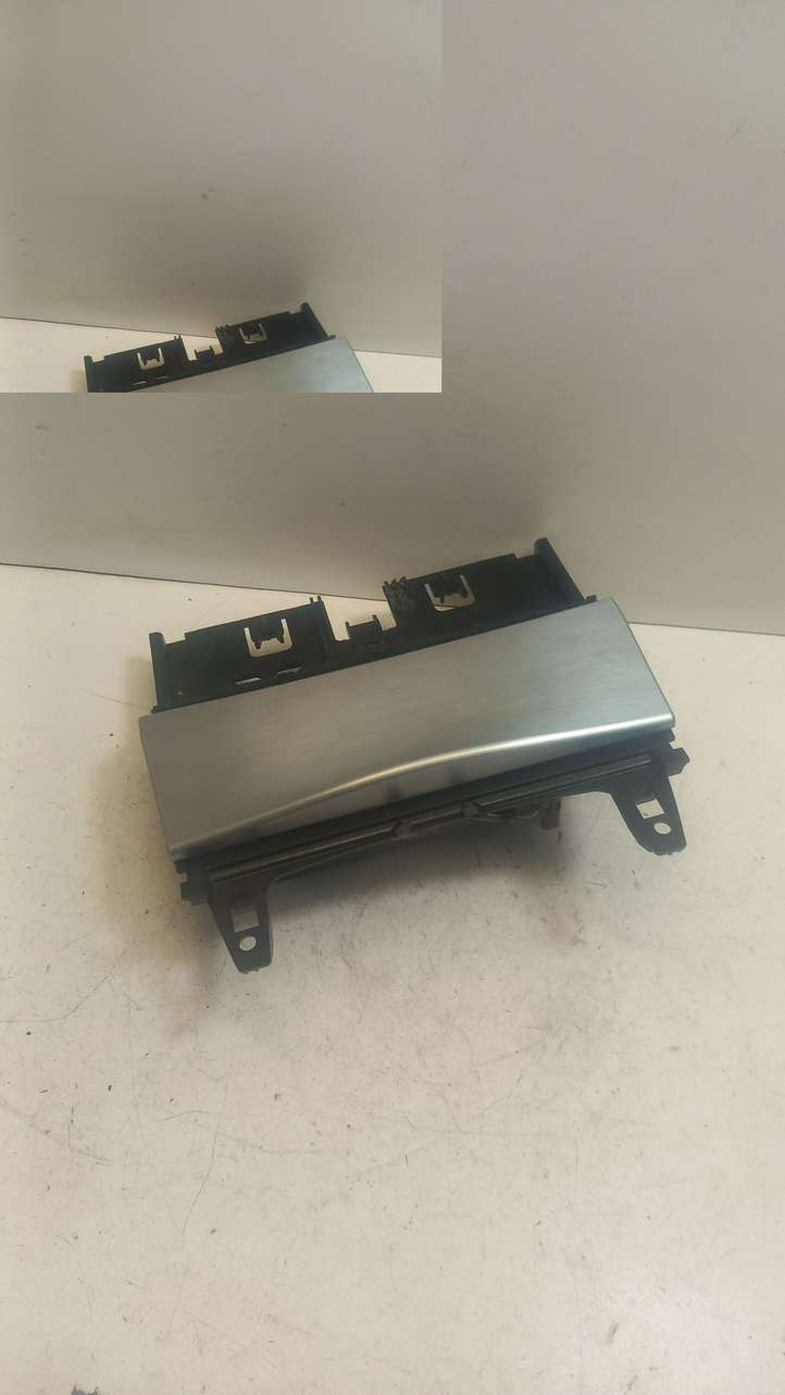 Mercedes-Benz C W204 (2007 - 2014)  A2046800179 Пепельница