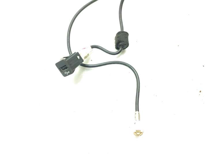 BMW 5 F10 F11 (2009 - 2016)  9237656 Разъем AUX